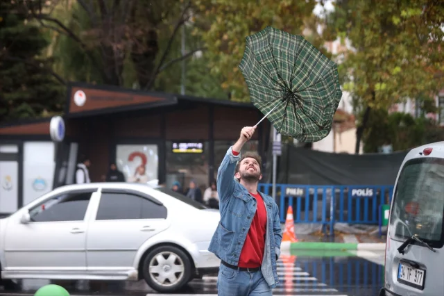 Kırklareli'nde Şiddetli Sağanak Hayatı Olumsuz Etkiliyor