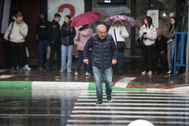 Kırklareli'nde Şiddetli Sağanak Hayatı Olumsuz Etkiliyor