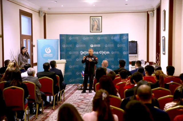 Türkiye'nin İlk Astronotu Alper Gezeravcı Bakü'de Geleceğin Liderlerine İlham Verdi