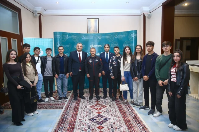 Türkiye'nin İlk Astronotu Alper Gezeravcı Bakü'de Geleceğin Liderlerine İlham Verdi