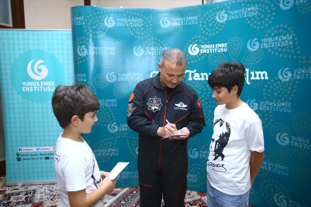 Türkiye'nin İlk Astronotu Alper Gezeravcı Bakü'de Geleceğin Liderlerine İlham Verdi