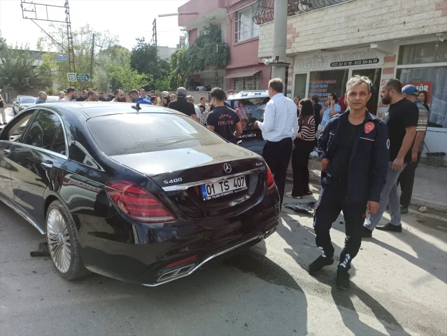 Adana'da Çarpışan Golf Araçları Ortada! Üç Kişi Yaralandı