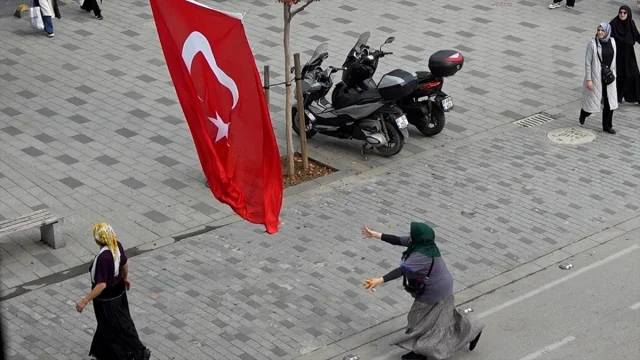 Düzce'deki sosyal deneyin sonucu: Vatandaşlarımızın bayrak sevgisi göz doldurdu