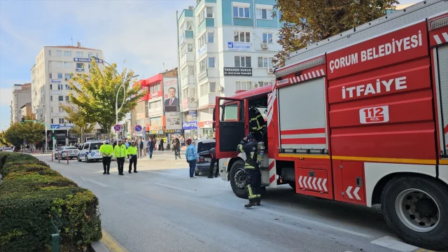 Çorum'un göbeğinde otomobil yandı: Şoförün hızlı müdahalesi...