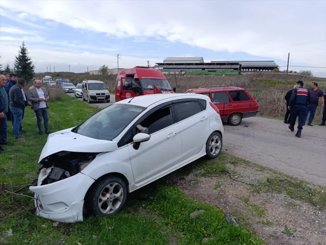 Balıkesir'de Trafik Kazası Korkuttu: Ağır Yaralı Var