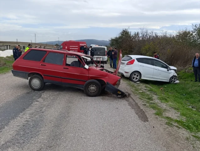 Balıkesir'de Trafik Kazası Korkuttu: Ağır Yaralı Var