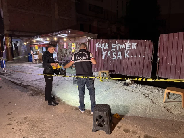 Adana'da Çay Ocağında Silahlı Dehşet: Şüphelilerden Biri Yakalandı