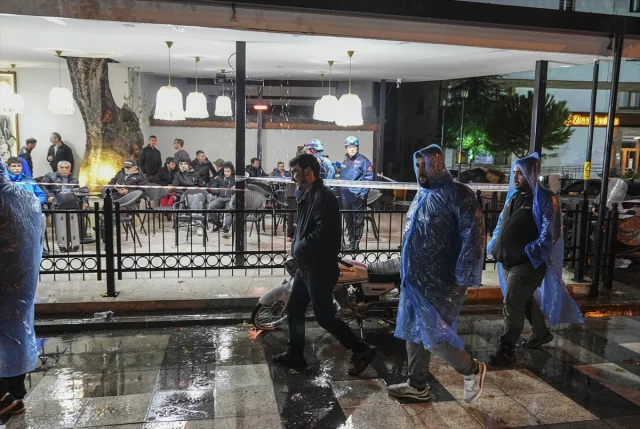 Balıkesir'de Deprem ve Sağanak Yağış Hayatı Zorlaştırıyor