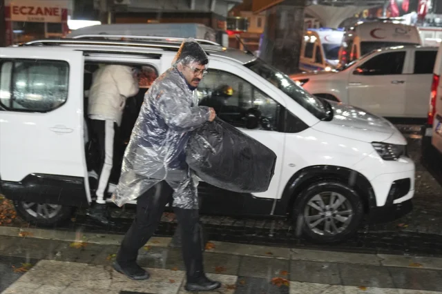 Balıkesir'de Deprem ve Sağanak Yağış Hayatı Zorlaştırıyor