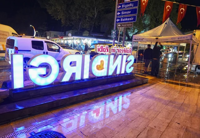 Balıkesir'de Deprem ve Sağanak Yağış Hayatı Zorlaştırıyor