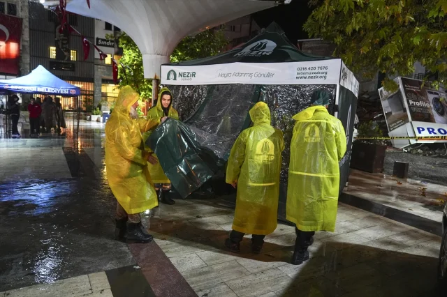 Balıkesir'de Deprem ve Sağanak Yağış Hayatı Zorlaştırıyor