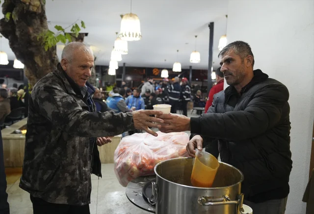 Balıkesir'de Deprem ve Sağanak Yağış Hayatı Zorlaştırıyor