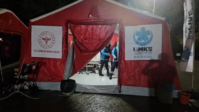 Balıkesir'de Deprem Sonrası Acil Durum: İçişleri Bakanı Yerlikaya Sındırgı'da İncelemelerde Bulundu