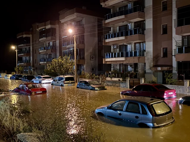 İzmir Bergama'da Sağanak Alarmı: Hayatı Olumsuz Etkiliyor