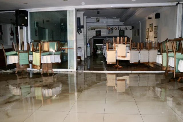 İzmir Bergama'da Sağanak Alarmı: Hayatı Olumsuz Etkiliyor