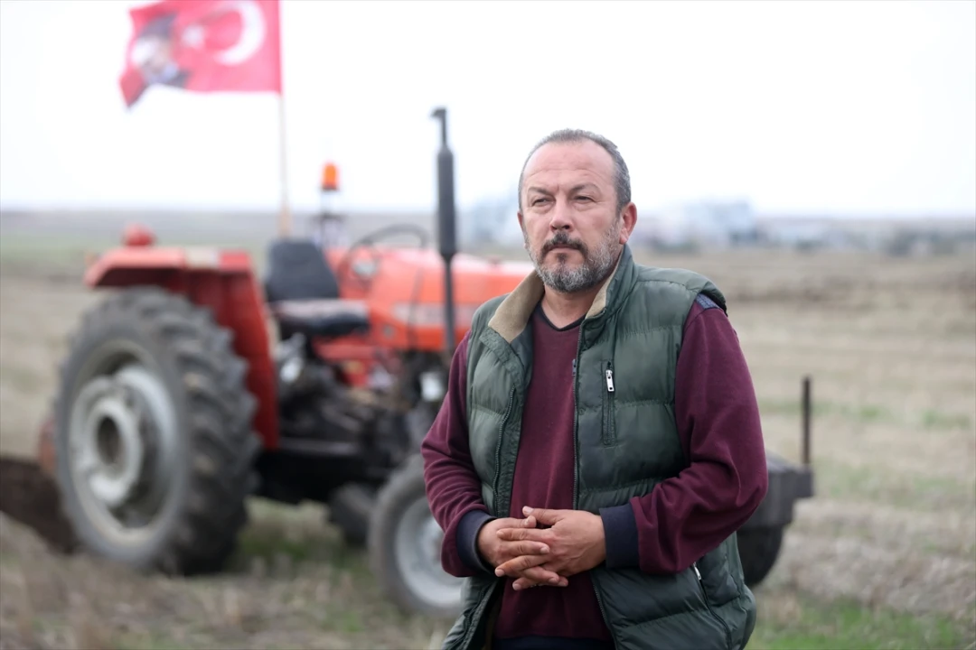 Kırklarelili Çiftçinin Tarlasında Büyüleyen Cumhuriyet Mesajı