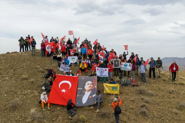 Gökkuşağı Tepeleri'nde Duygusal Cumhuriyet Yürüyüşü
