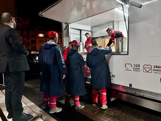 Kızılay'ın Sındırgı'da Deprem Sonrası Hayati Destekleri