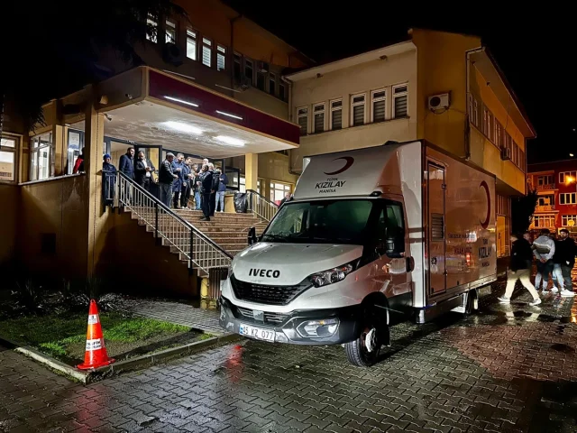 Kızılay'ın Sındırgı'da Deprem Sonrası Hayati Destekleri