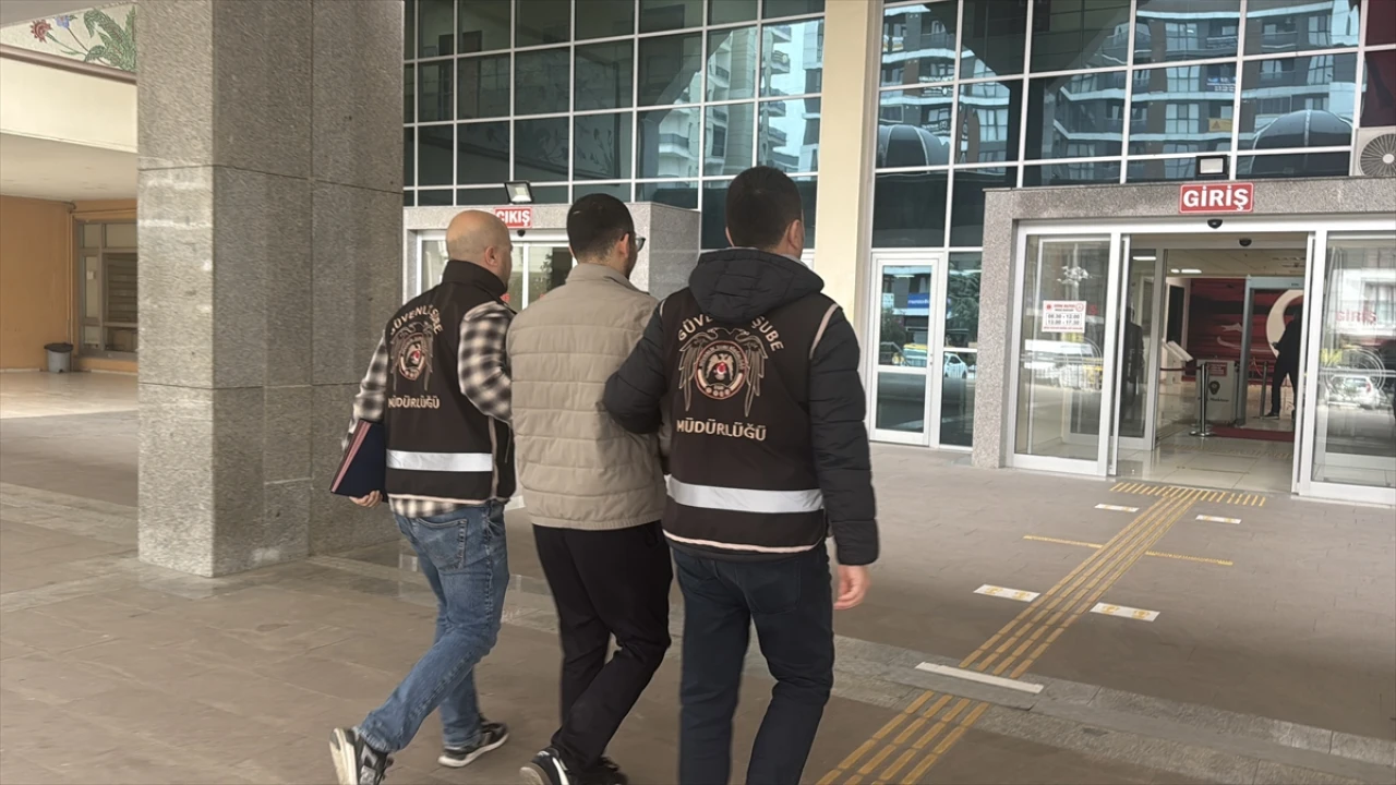 Edirne'de İmam Cübbesiyle Eğlenceye Katılan Şüpheli Adliyede