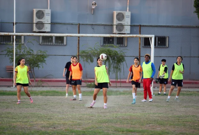 Adana'nın kadın futbol devi Süper Lig yolunda iddialı