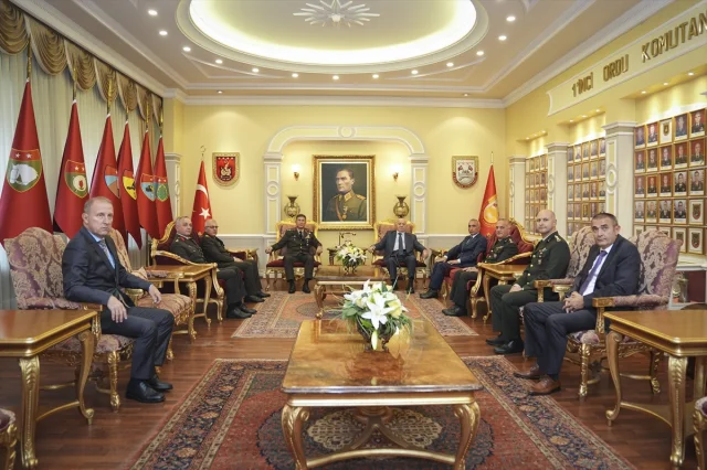 İsmet Acar'ın Anlamlı Bağışı: TSK'ya 12 Daire Hediye