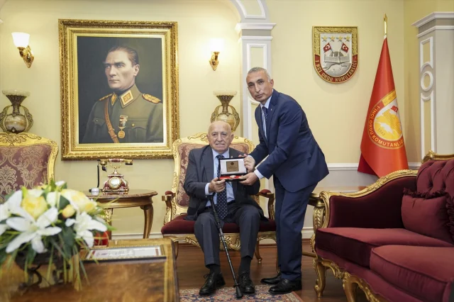 İsmet Acar'ın Anlamlı Bağışı: TSK'ya 12 Daire Hediye