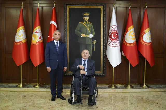 İsmet Acar'ın Anlamlı Bağışı: TSK'ya 12 Daire Hediye