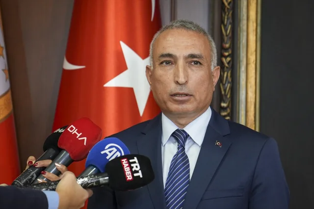 İsmet Acar'ın Anlamlı Bağışı: TSK'ya 12 Daire Hediye