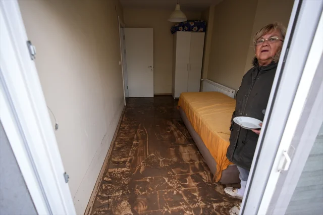 İzmir Bergama'da Sağanak Alarmı: Hayatı Olumsuz Etkiliyor