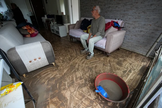 İzmir Bergama'da Sağanak Alarmı: Hayatı Olumsuz Etkiliyor