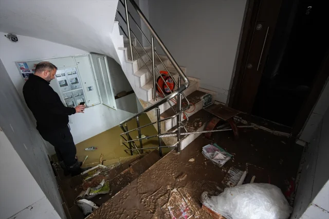 İzmir Bergama'da Sağanak Alarmı: Hayatı Olumsuz Etkiliyor