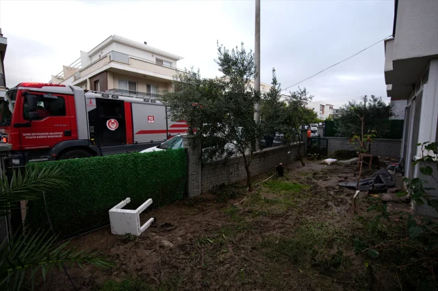 İzmir Bergama'da Sağanak Alarmı: Hayatı Olumsuz Etkiliyor