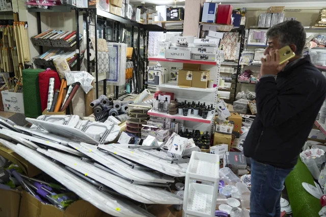 Sındırgı'da Depremin Ardından Esnafın Destek Çığlığı