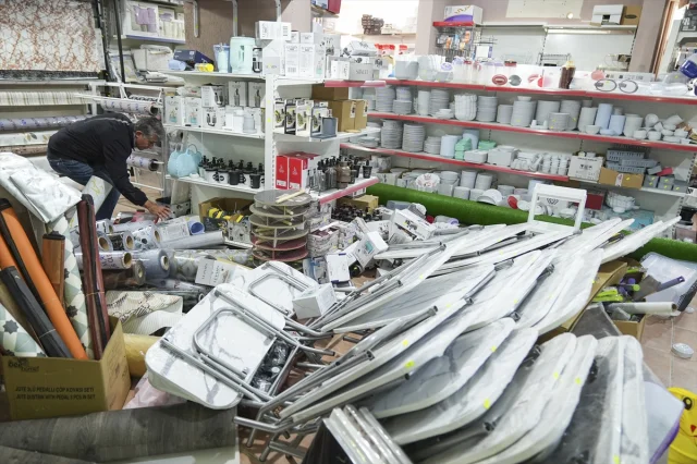 Sındırgı'da Depremin Ardından Esnafın Destek Çığlığı
