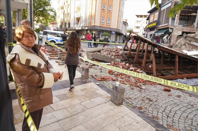 Sındırgı'da Depremin Ardından Esnafın Destek Çığlığı