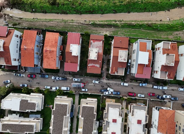 İzmir Bergama'da Sağanak Alarmı: Hayatı Olumsuz Etkiliyor