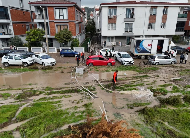 İzmir Bergama'da Sağanak Alarmı: Hayatı Olumsuz Etkiliyor