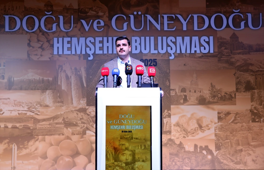 AK Parti İzmir'de Erdoğan'ın Özgür Türkiye Vizyonunu Konuştu