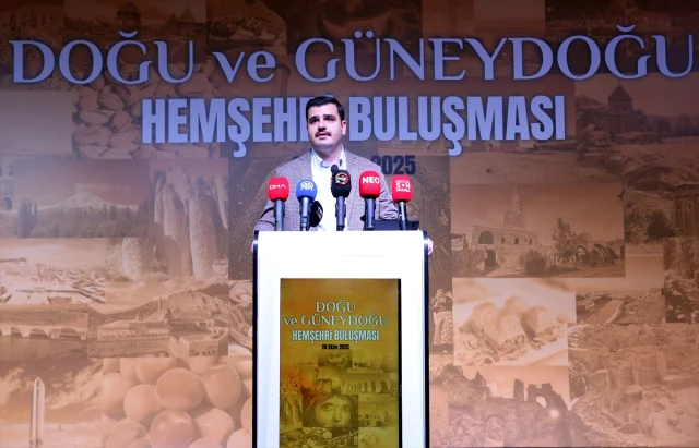 AK Parti İzmir'de Erdoğan'ın Özgür Türkiye Vizyonunu Konuştu