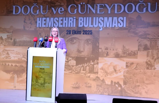 AK Parti İzmir'de Erdoğan'ın Özgür Türkiye Vizyonunu Konuştu