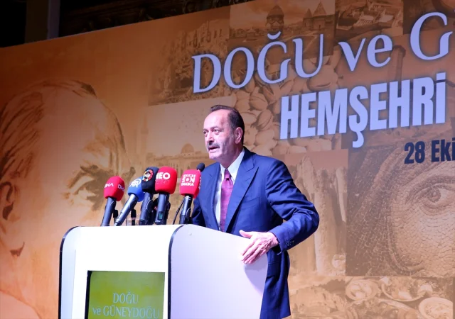 AK Parti İzmir'de Erdoğan'ın Özgür Türkiye Vizyonunu Konuştu