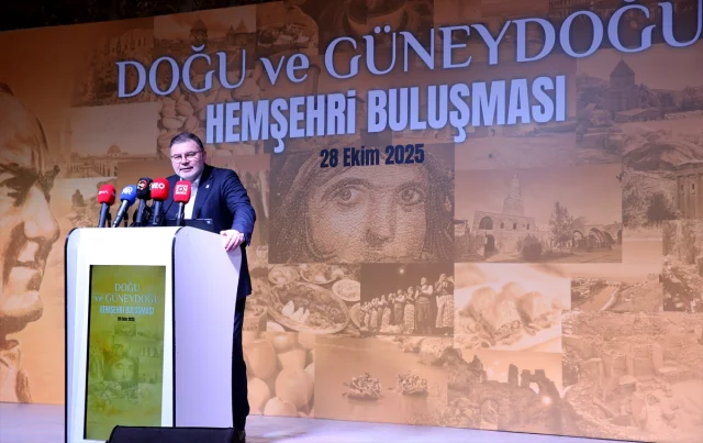 AK Parti İzmir'de Erdoğan'ın Özgür Türkiye Vizyonunu Konuştu