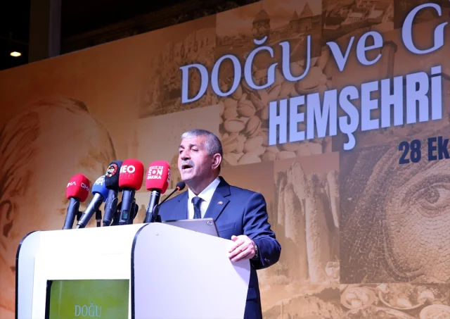 AK Parti İzmir'de Erdoğan'ın Özgür Türkiye Vizyonunu Konuştu