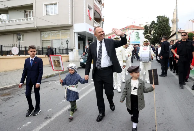 Kırklareli'nde 'Cumhuriyet Manşetli' Geleneksel Gazete Dağıtımı