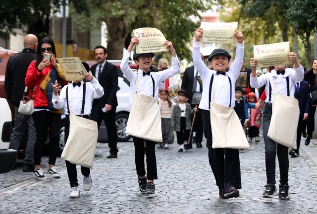 Kırklareli'nde 'Cumhuriyet Manşetli' Geleneksel Gazete Dağıtımı