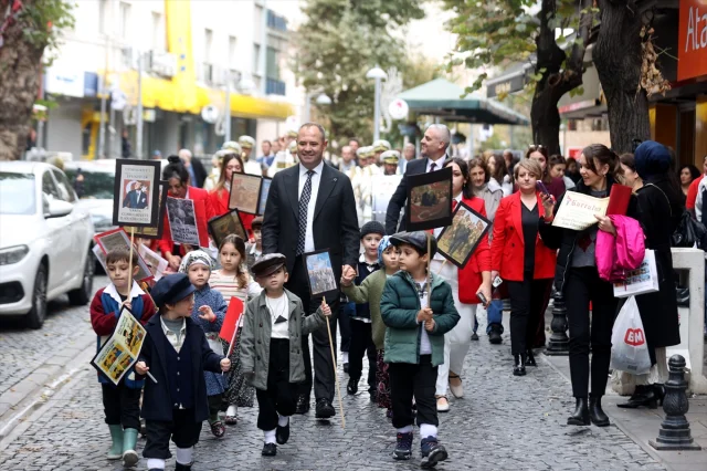 Kırklareli'nde 'Cumhuriyet Manşetli' Geleneksel Gazete Dağıtımı