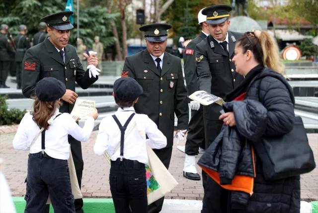 Kırklareli'nde 'Cumhuriyet Manşetli' Geleneksel Gazete Dağıtımı