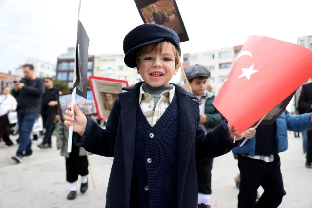 Kırklareli'nde 'Cumhuriyet Manşetli' Geleneksel Gazete Dağıtımı