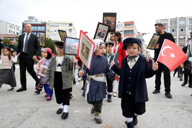 Kırklareli'nde 'Cumhuriyet Manşetli' Geleneksel Gazete Dağıtımı